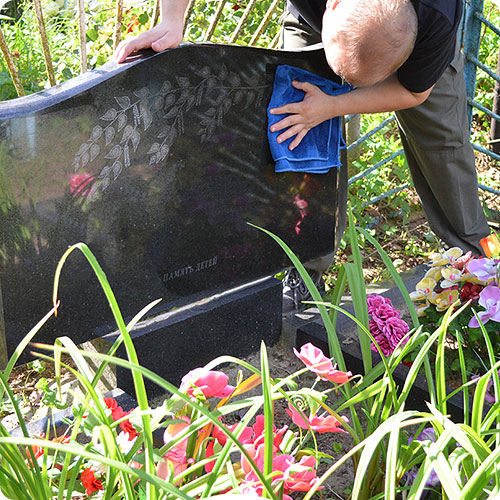 Благоустройство могил | Чистка надгробий от загрязнений и жирных пятен