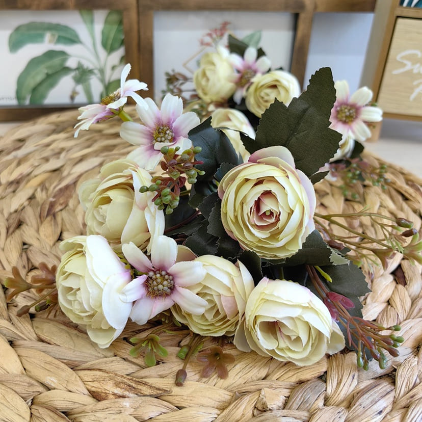 Искусственные цветы в Брянске | Цветы искусственные «Камелии с мелкоцветом», сиренево-молочные, букет